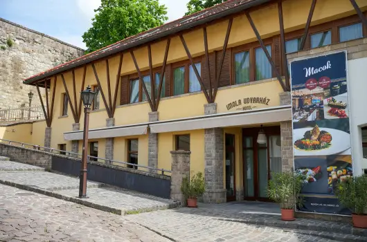 Imola Udvarhz - Kedvezmnyes r csaldok rszreak reggelis elltssal (1 jtl)