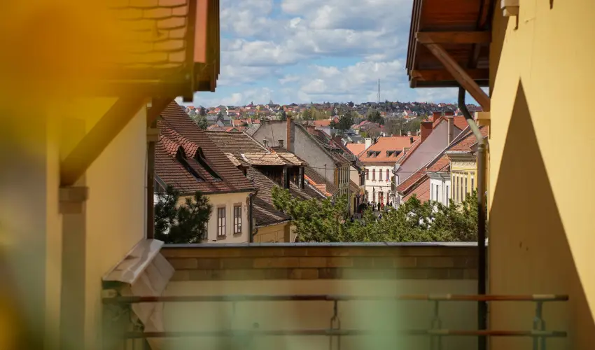 Imola Udvarh�z Eger - Kedvezm�nyes �r csal�dok r�sz�reak reggelis ell�t�ssal (1 �jt�l)