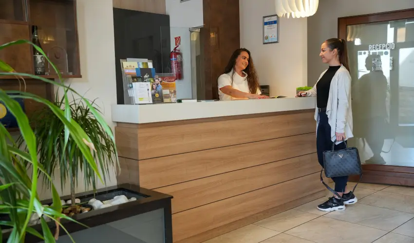 Imola Udvarh�z Eger - Kedvezm�nyes �r csal�dok r�sz�reak reggelis ell�t�ssal (1 �jt�l)