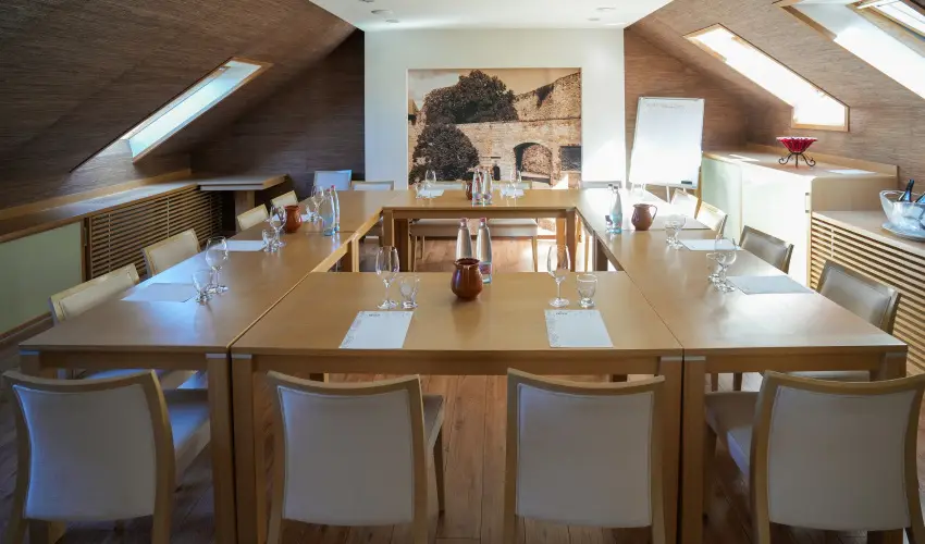 Imola Udvarh�z Eger - Kedvezm�nyes �r csal�dok r�sz�reak reggelis ell�t�ssal (1 �jt�l)