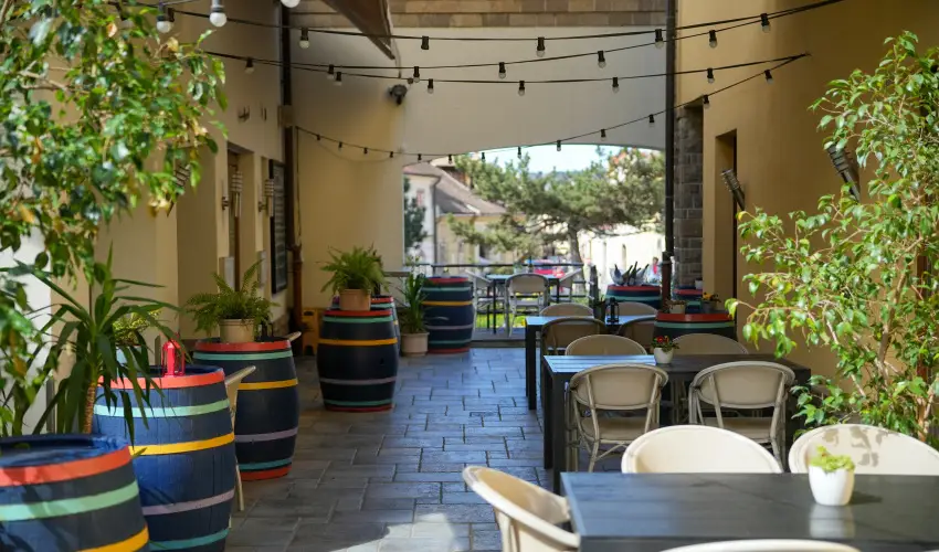 Imola Udvarh�z Eger - Kedvezm�nyes �r csal�dok r�sz�reak reggelis ell�t�ssal (1 �jt�l)