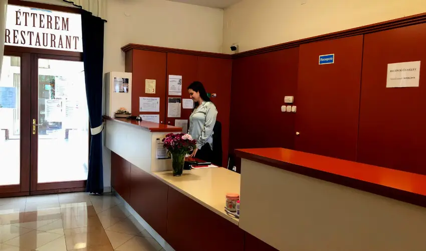 Hotel Imperial Gy�gysz�ll� Kisk�r�s - Kedvezm�nyes �r csal�dok r�sz�reak reggelis ell�t�ssal (1 �jt�l)