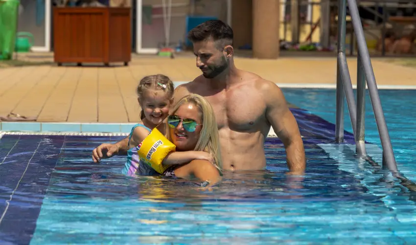 Hotel Imperial Gy�gysz�ll� Kisk�r�s - Kedvezm�nyes �r csal�dok r�sz�reak reggelis ell�t�ssal (1 �jt�l)