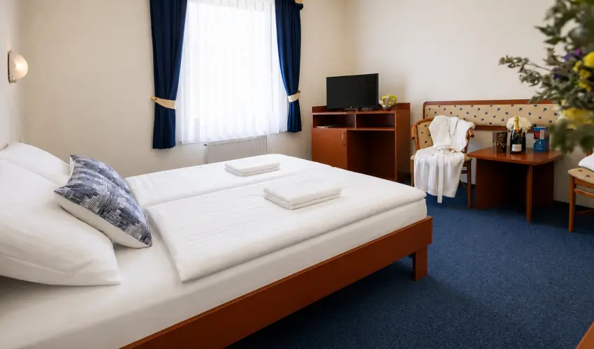 Hotel Imperial Gy�gysz�ll� Kisk�r�s - Kedvezm�nyes �r csal�dok r�sz�reak reggelis ell�t�ssal (1 �jt�l)