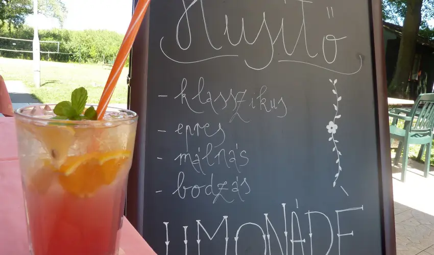 Zsanett Hotel Balatonkeresztr - Pnksd 