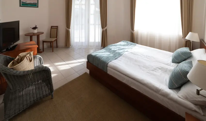 Zsanett Hotel Balatonkeresztr - Pnksd 