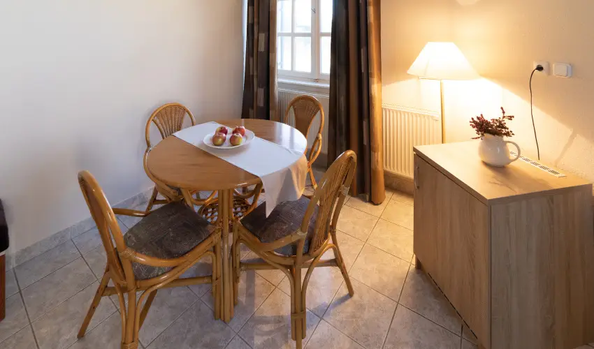 Zsanett Hotel Balatonkeresztr - Pnksd 