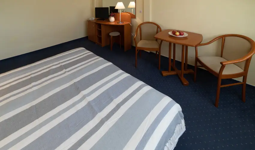 Zsanett Hotel Balatonkeresztr - Pnksd 