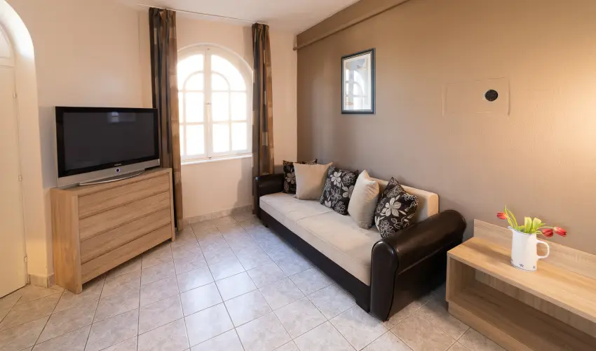 Zsanett Hotel Balatonkeresztr - Pnksd 