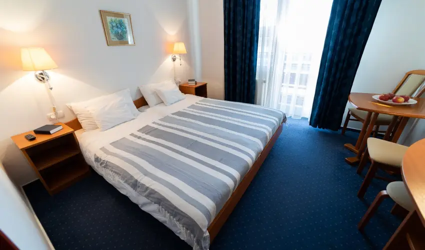 Zsanett Hotel Balatonkeresztr - Pnksd 