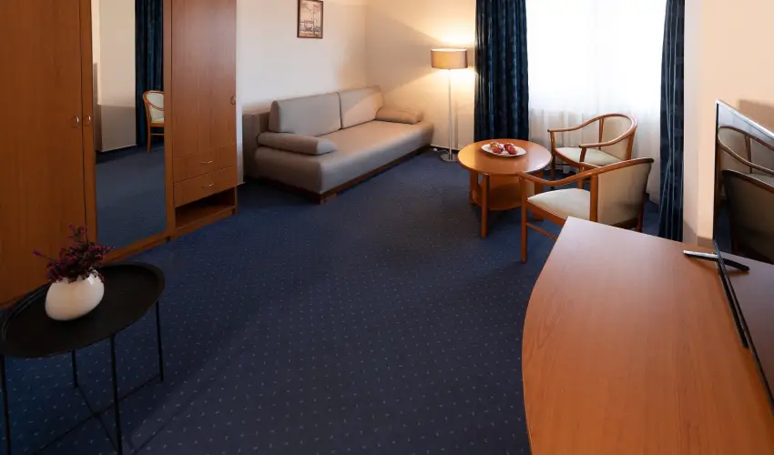 Zsanett Hotel Balatonkeresztr - Pnksd 