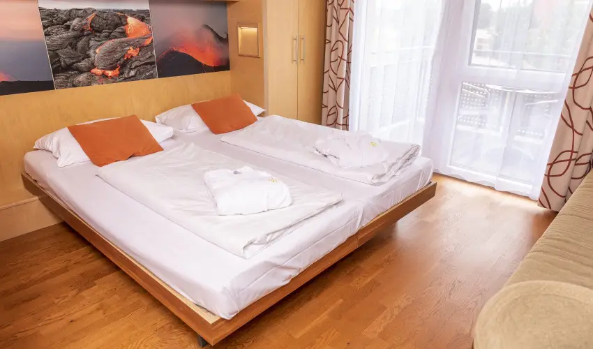 Vulkán Wellness Hotel és Kemping Celldömölk - Pihenés a Vulkán Fürdő Resort mobilházaiban - félpanzióval, fürdőhasználattal (min. 4 éj)
