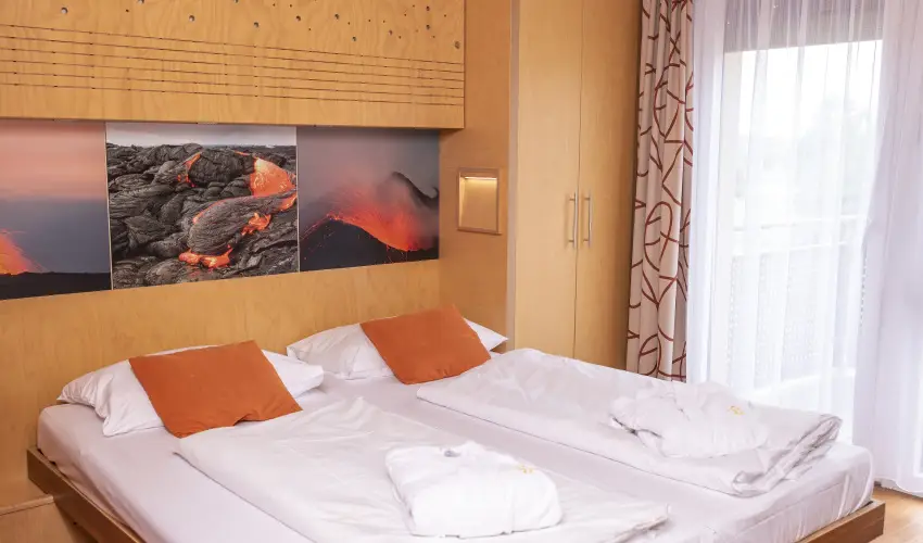 Vulkán Wellness Hotel és Kemping Celldömölk - Pihenés a Vulkán Fürdő Resort mobilházaiban - félpanzióval, fürdőhasználattal (min. 4 éj)