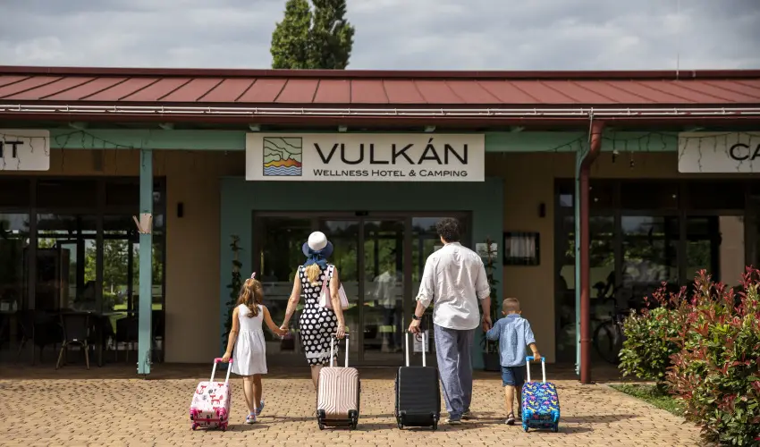 Vulkán Wellness Hotel és Kemping Celldömölk - Pihenés a Vulkán Fürdő Resort mobilházaiban - félpanzióval, fürdőhasználattal (min. 4 éj)