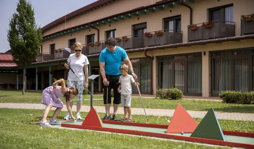 Vulkán Wellness Hotel és Kemping Celldömölk - Pihenés a Vulkán Fürdő Resort mobilházaiban - félpanzióval, fürdőhasználattal (min. 4 éj)