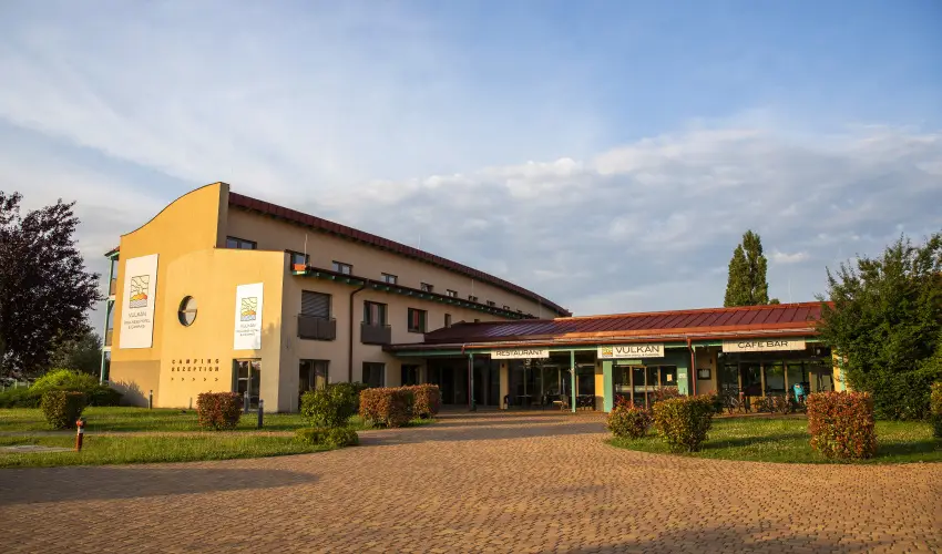 Vulkán Wellness Hotel és Kemping Celldömölk - Pihenés a Vulkán Fürdő Resort mobilházaiban - félpanzióval, fürdőhasználattal (min. 4 éj)