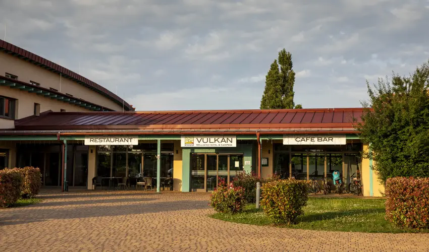 Vulkán Wellness Hotel és Kemping Celldömölk - Pihenés a Vulkán Fürdő Resort mobilházaiban - félpanzióval, fürdőhasználattal (min. 4 éj)