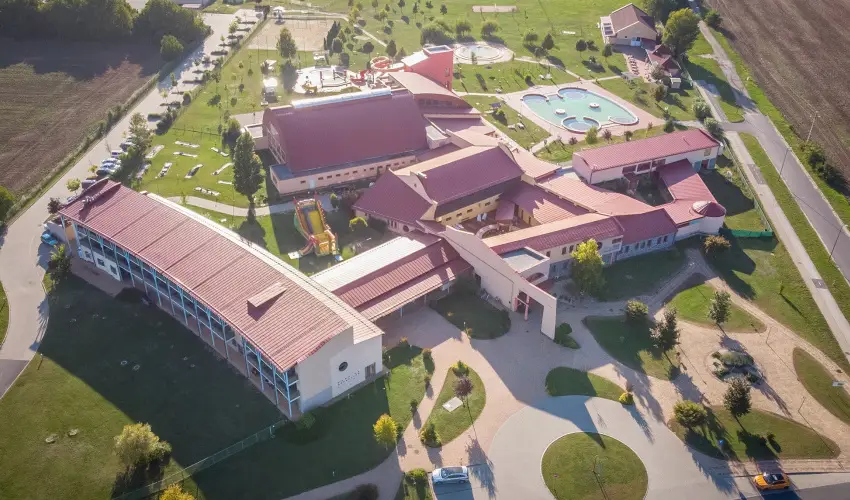 Vulkán Wellness Hotel és Kemping Celldömölk - Pihenés a Vulkán Fürdő Resort mobilházaiban - félpanzióval, fürdőhasználattal (min. 4 éj)
