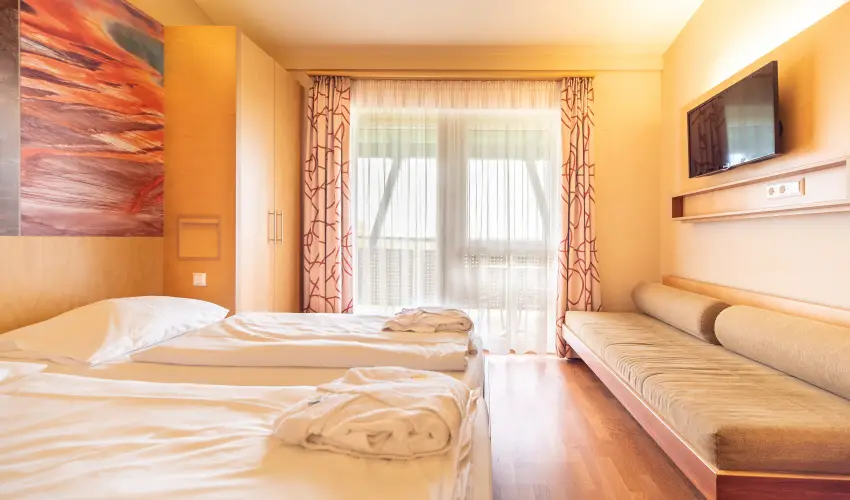 Vulkán Wellness Hotel és Kemping Celldömölk - Pihenés a Vulkán Fürdő Resort mobilházaiban - félpanzióval, fürdőhasználattal (min. 4 éj)