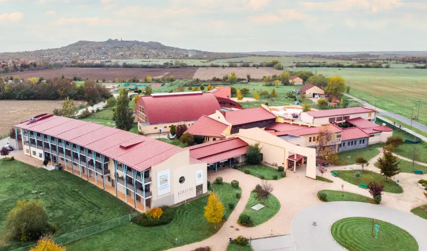 Vulkán Wellness Hotel és Kemping Celldömölk - Pihenés a Vulkán Fürdő Resort mobilházaiban - félpanzióval, fürdőhasználattal (min. 4 éj)