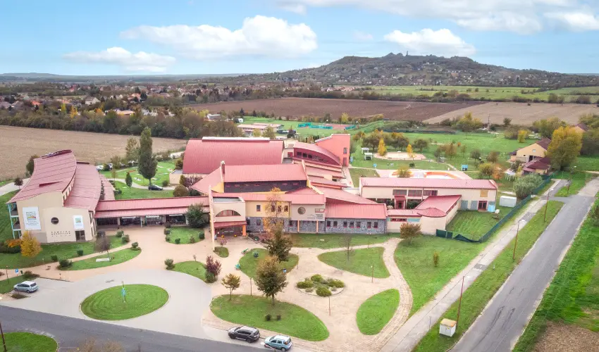 Vulkán Wellness Hotel és Kemping Celldömölk - Pihenés a Vulkán Fürdő Resort mobilházaiban - félpanzióval, fürdőhasználattal (min. 4 éj)