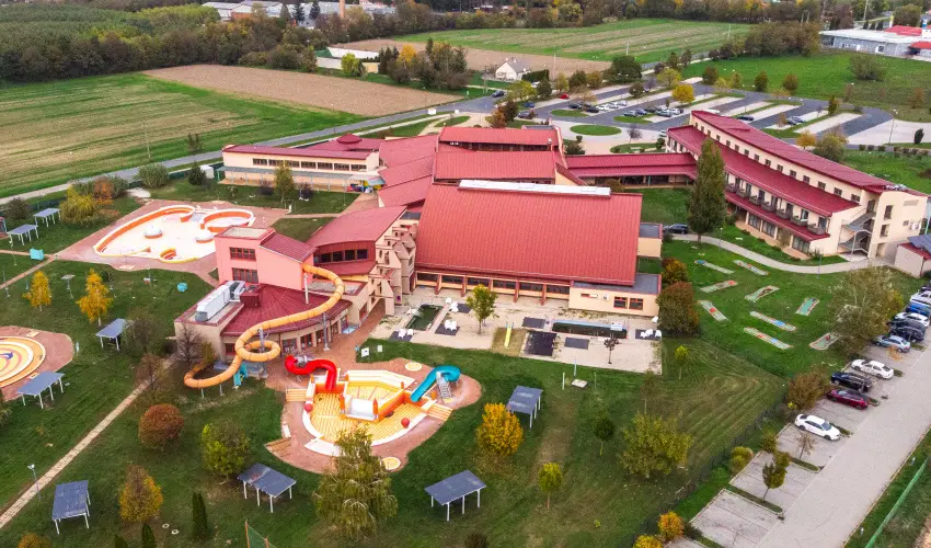 Vulkán Wellness Hotel és Kemping Celldömölk - Pihenés a Vulkán Fürdő Resort mobilházaiban - félpanzióval, fürdőhasználattal (min. 4 éj)