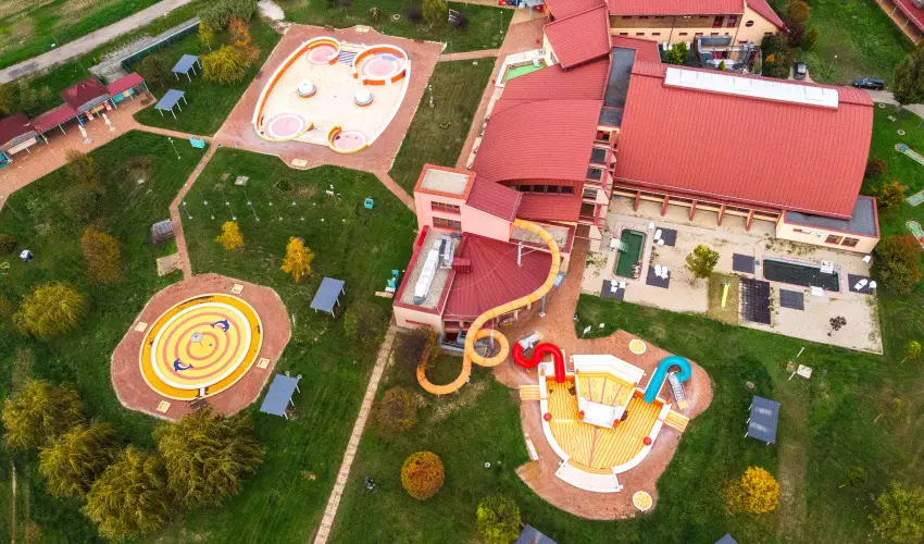 Vulkán Wellness Hotel és Kemping Celldömölk - Pihenés a Vulkán Fürdő Resort mobilházaiban - félpanzióval, fürdőhasználattal (min. 4 éj)