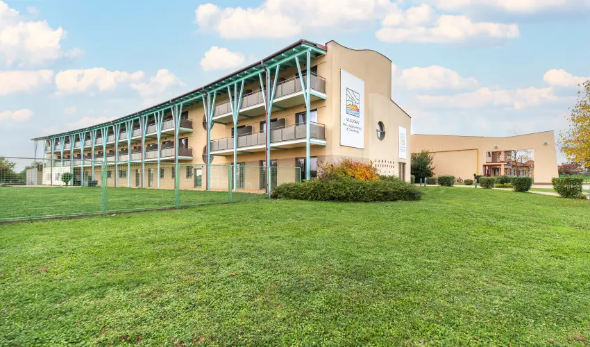 Vulkán Wellness Hotel és Kemping Celldömölk - Pihenés a Vulkán Fürdő Resort mobilházaiban - félpanzióval, fürdőhasználattal (min. 4 éj)