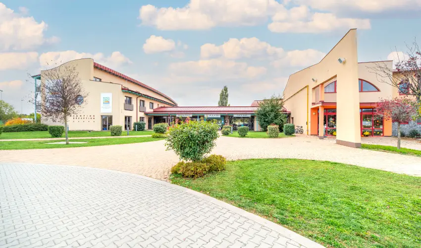 Vulkán Wellness Hotel és Kemping Celldömölk - Pihenés a Vulkán Fürdő Resort mobilházaiban - félpanzióval, fürdőhasználattal (min. 4 éj)