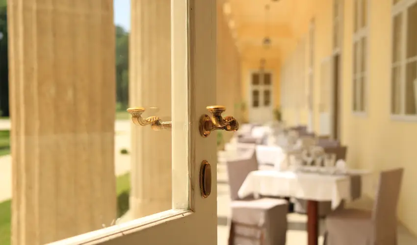 Krolyi Kastly Hotel & Restaurant  Fehrvrcsurg - Napi szobar flpanzival (1 jtl)