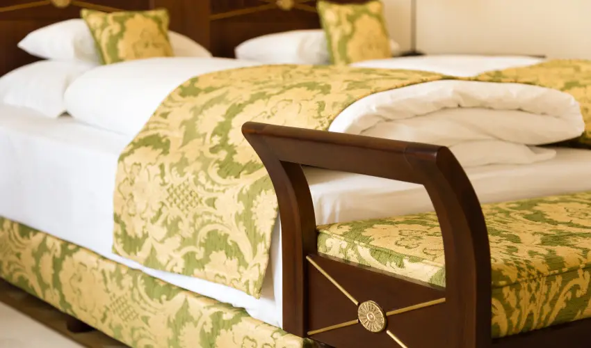 Krolyi Kastly Hotel & Restaurant  Fehrvrcsurg - Napi szobar flpanzival (1 jtl)