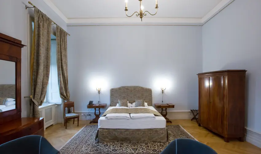 Krolyi Kastly Hotel & Restaurant  Fehrvrcsurg - Napi szobar flpanzival (1 jtl)