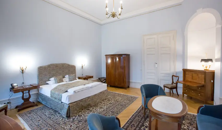 Krolyi Kastly Hotel & Restaurant  Fehrvrcsurg - Napi szobar flpanzival (1 jtl)