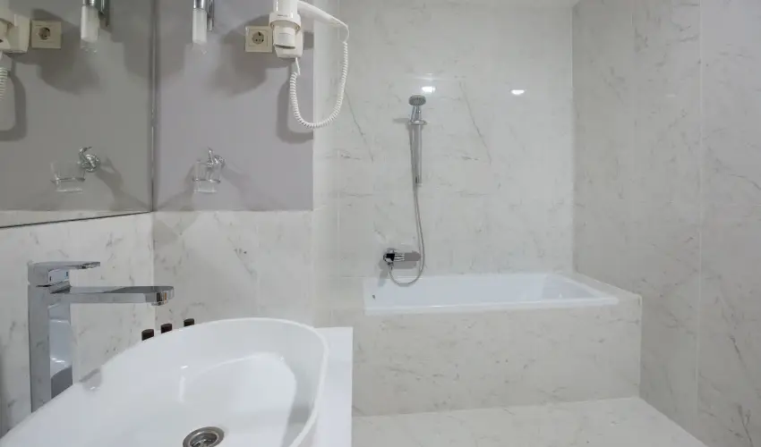 Krolyi Kastly Hotel & Restaurant  Fehrvrcsurg - Napi szobar flpanzival (1 jtl)