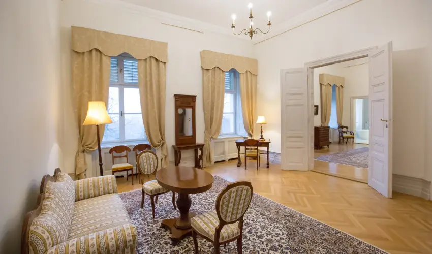 Krolyi Kastly Hotel & Restaurant  Fehrvrcsurg - Napi szobar flpanzival (1 jtl)