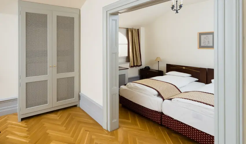 Krolyi Kastly Hotel & Restaurant  Fehrvrcsurg - Napi szobar flpanzival (1 jtl)