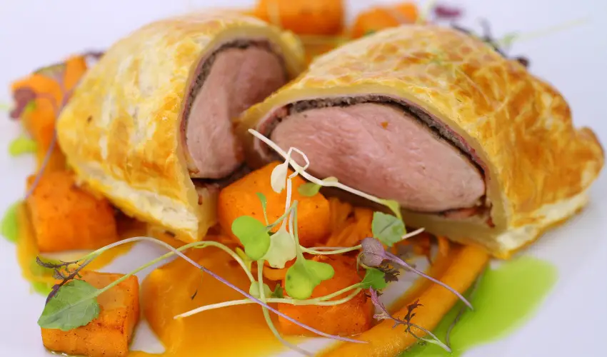 Krolyi Kastly Hotel & Restaurant  Fehrvrcsurg - Napi szobar flpanzival (1 jtl)