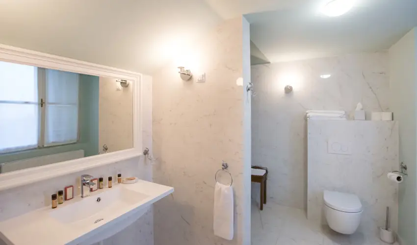 Krolyi Kastly Hotel & Restaurant  Fehrvrcsurg - Napi szobar flpanzival (1 jtl)