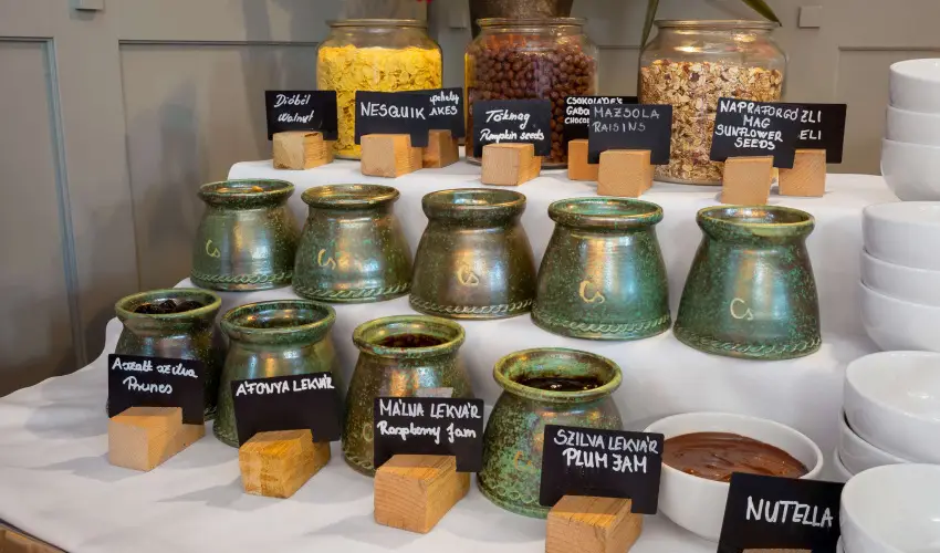 Krolyi Kastly Hotel & Restaurant  Fehrvrcsurg - Napi szobar flpanzival (1 jtl)