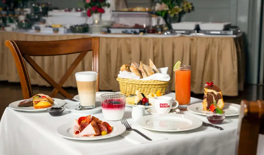 Krolyi Kastly Hotel & Restaurant  Fehrvrcsurg - Napi szobar flpanzival (1 jtl)