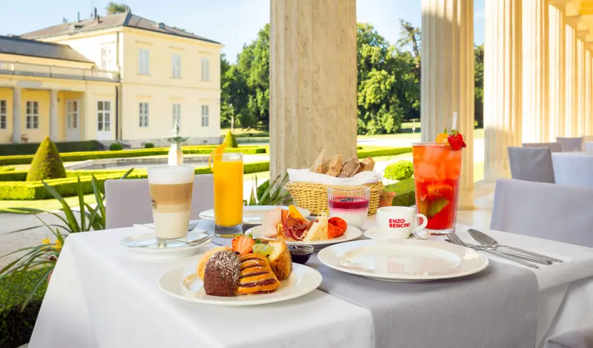 Krolyi Kastly Hotel & Restaurant  Fehrvrcsurg - Napi szobar flpanzival (1 jtl)