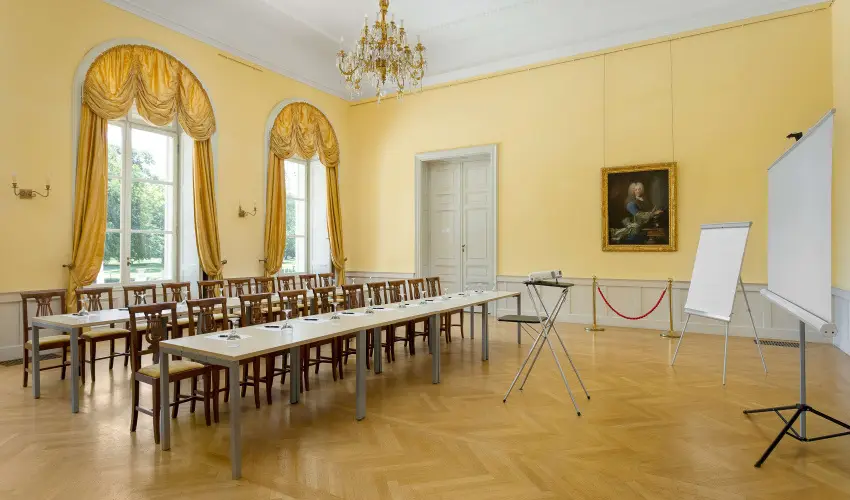 Krolyi Kastly Hotel & Restaurant  Fehrvrcsurg - Napi szobar flpanzival (1 jtl)