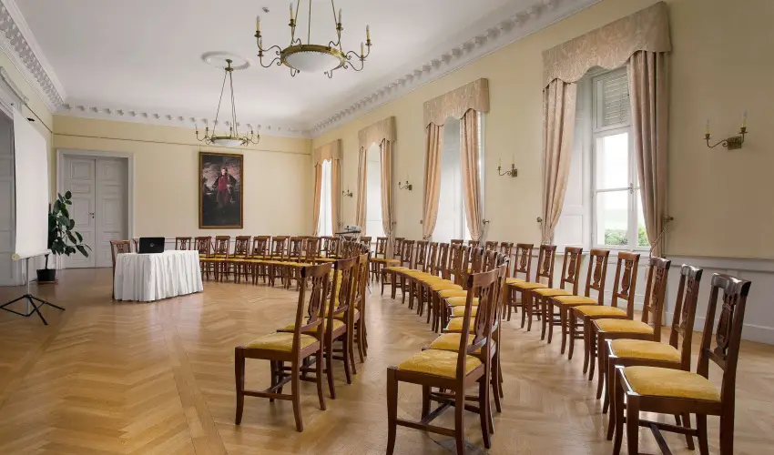 Krolyi Kastly Hotel & Restaurant  Fehrvrcsurg - Napi szobar flpanzival (1 jtl)