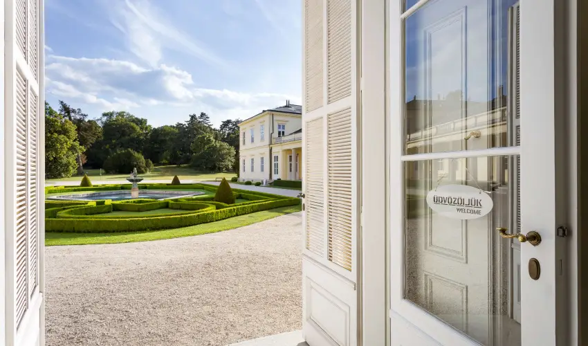 Krolyi Kastly Hotel & Restaurant  Fehrvrcsurg - Napi szobar flpanzival (1 jtl)