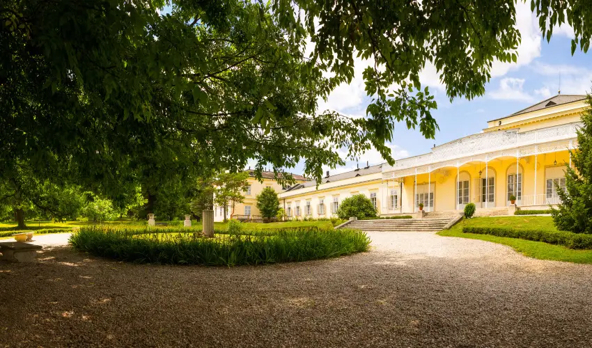 Krolyi Kastly Hotel & Restaurant  Fehrvrcsurg - Napi szobar flpanzival (1 jtl)