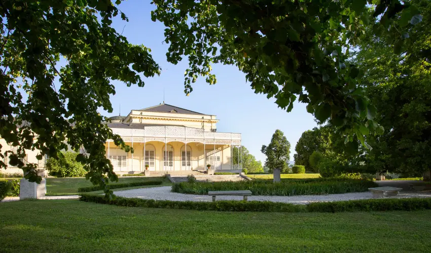 Krolyi Kastly Hotel & Restaurant  Fehrvrcsurg - Napi szobar flpanzival (1 jtl)