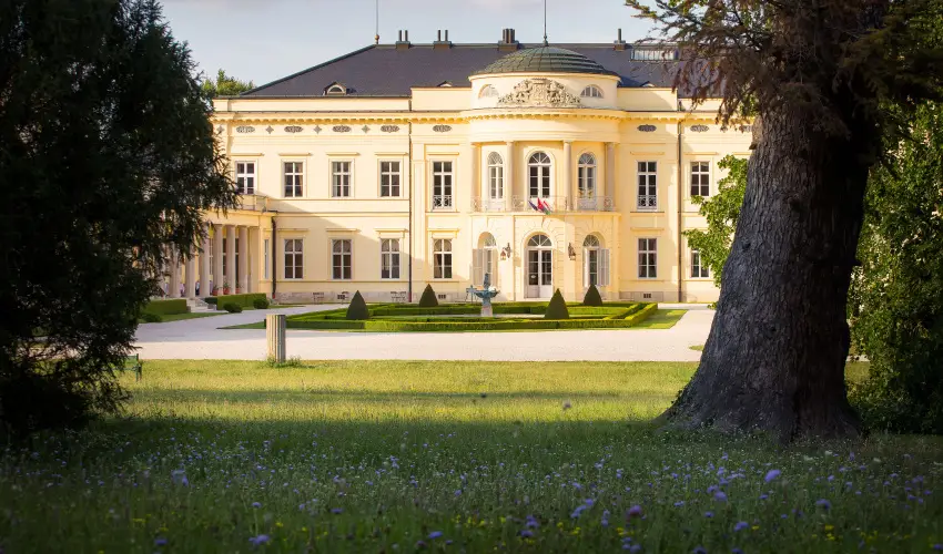 Krolyi Kastly Hotel & Restaurant  Fehrvrcsurg - Napi szobar flpanzival (1 jtl)