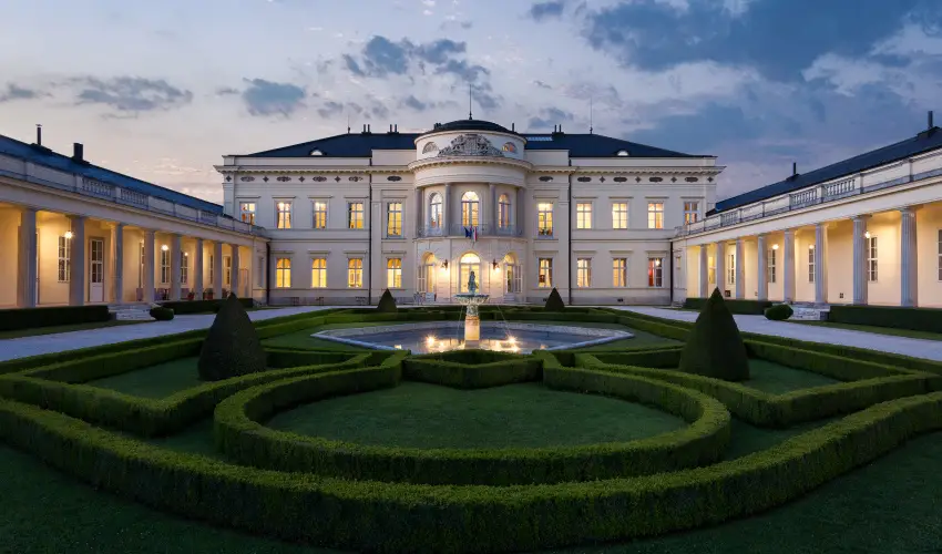 Krolyi Kastly Hotel & Restaurant  Fehrvrcsurg - Napi szobar flpanzival (1 jtl)