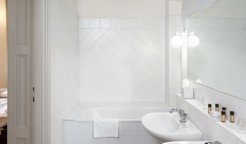 Krolyi Kastly Hotel & Restaurant  Fehrvrcsurg - Napi szobar flpanzival (1 jtl)