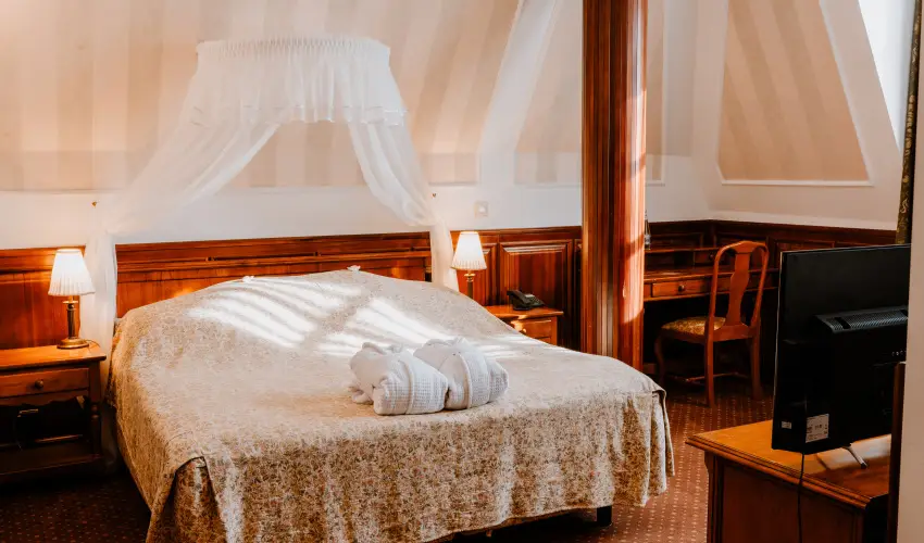 Kast�lyhotel Sasv�r Par�dsasv�r - Kast�ly�lm�nyek 1 �jszak�t�l